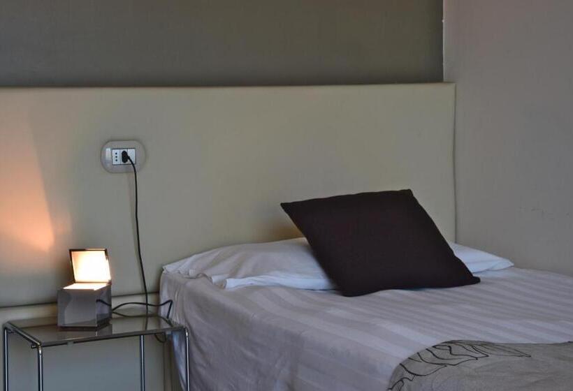 اتاق استاندارد یک نفره, Piccolo