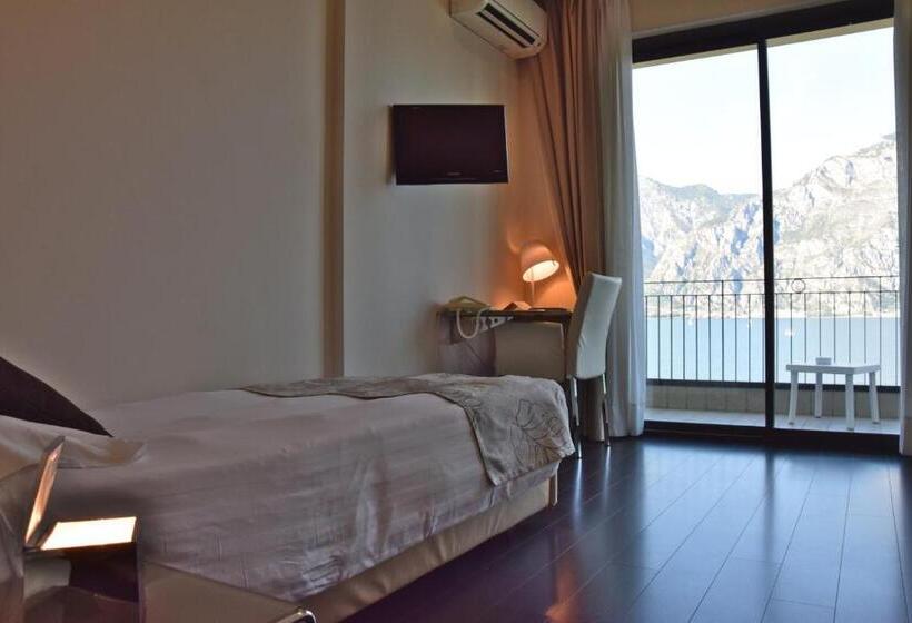 اتاق استاندارد یک نفره, Piccolo