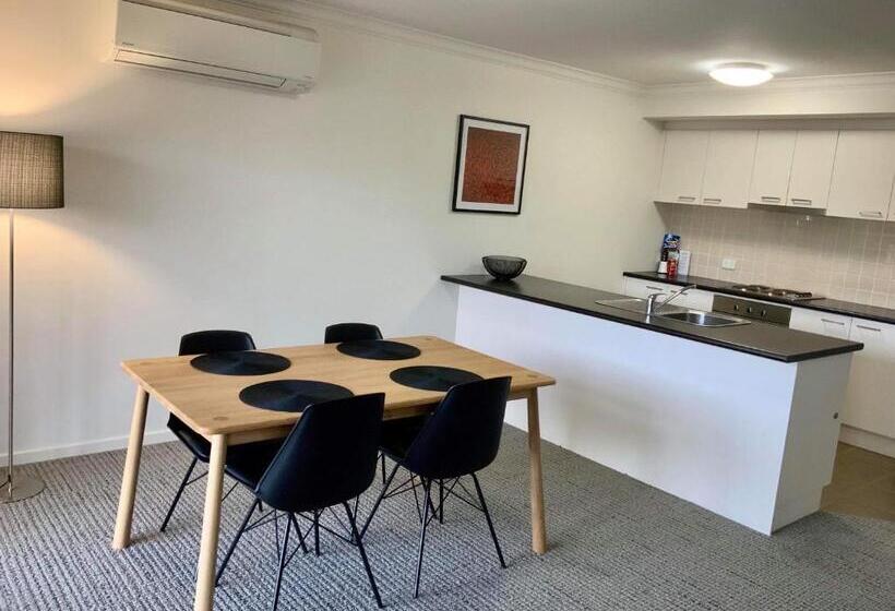 דירת חדר, Quest Sale