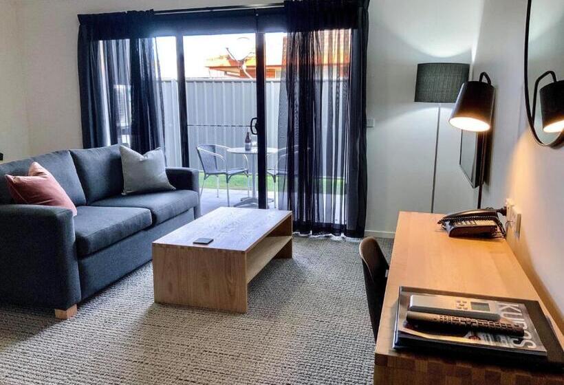 דירת חדר, Quest Sale