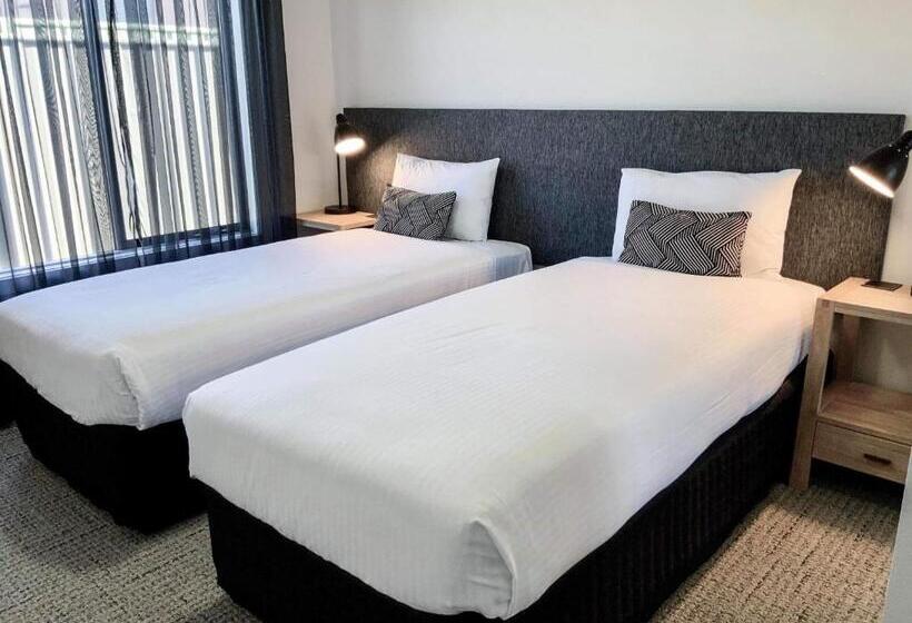 דירת שני חדרים, Quest Sale