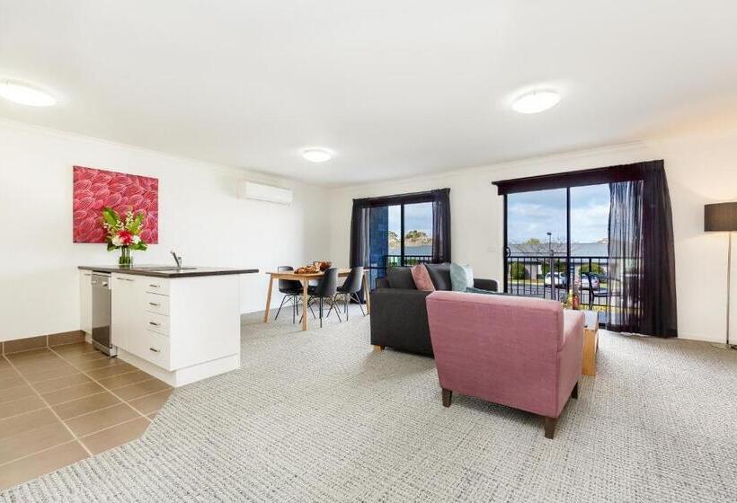 דירת שני חדרים, Quest Sale