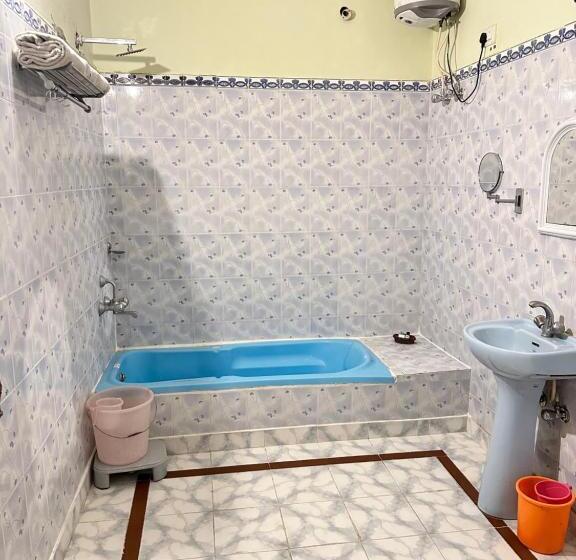 اتاق استاندارد با تخت بزرگ, Rawla Mrignayani Palace