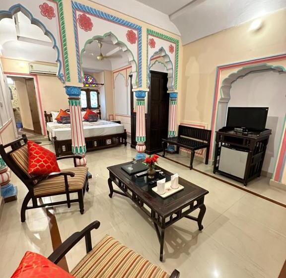 اتاق استاندارد با تخت بزرگ, Rawla Mrignayani Palace