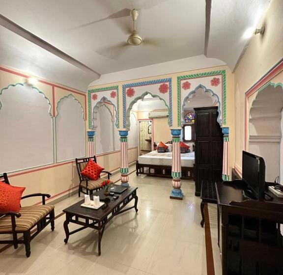 اتاق استاندارد با تخت بزرگ, Rawla Mrignayani Palace