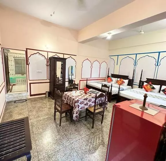 سوییت خانوادگی, Rawla Mrignayani Palace
