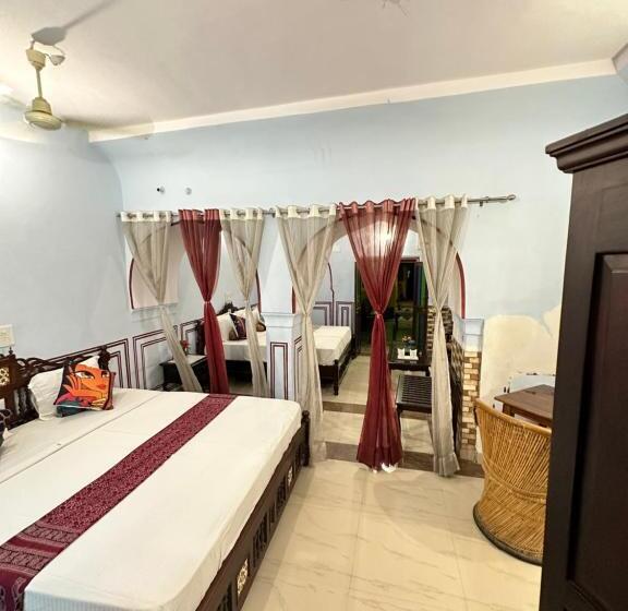 سوییت خانوادگی, Rawla Mrignayani Palace