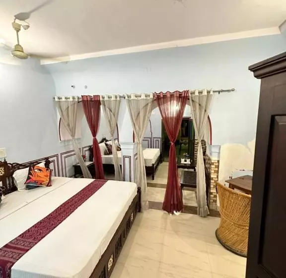 سوییت خانوادگی, Rawla Mrignayani Palace