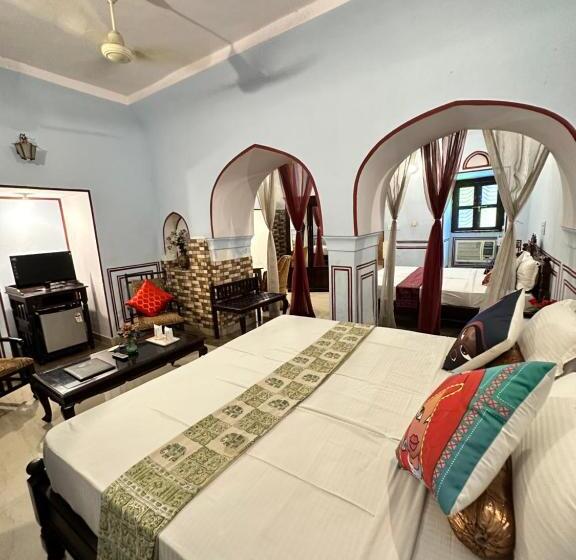 سوییت خانوادگی, Rawla Mrignayani Palace