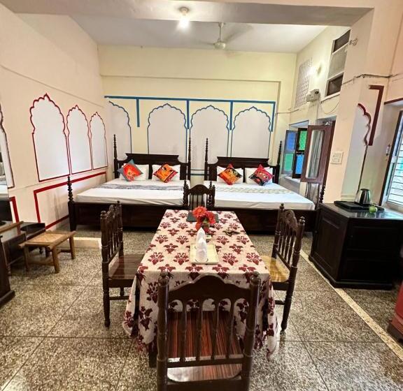 سوییت خانوادگی, Rawla Mrignayani Palace