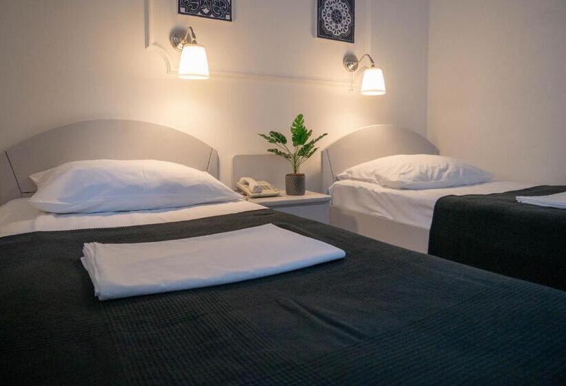 חדר סטנדרט לשלושה, Vienna