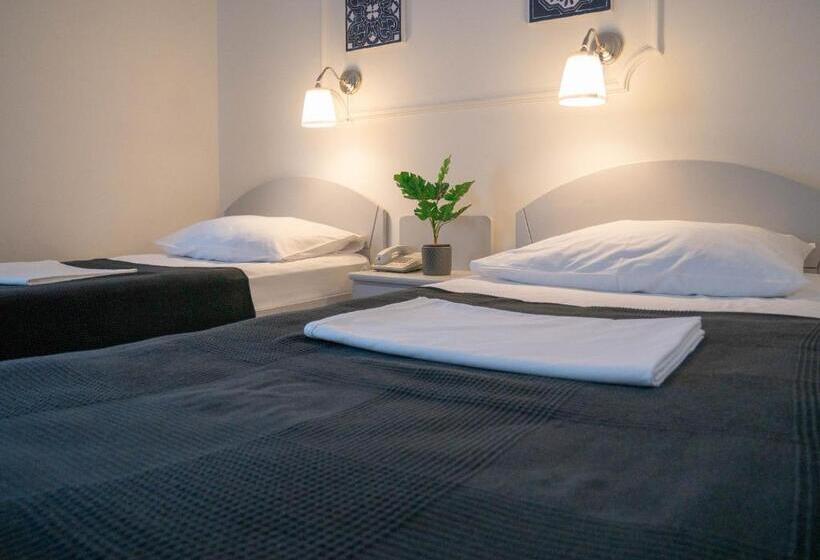 חדר סטנדרט לשלושה, Vienna