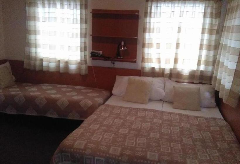 اتاق استاندارد سه نفره, White House