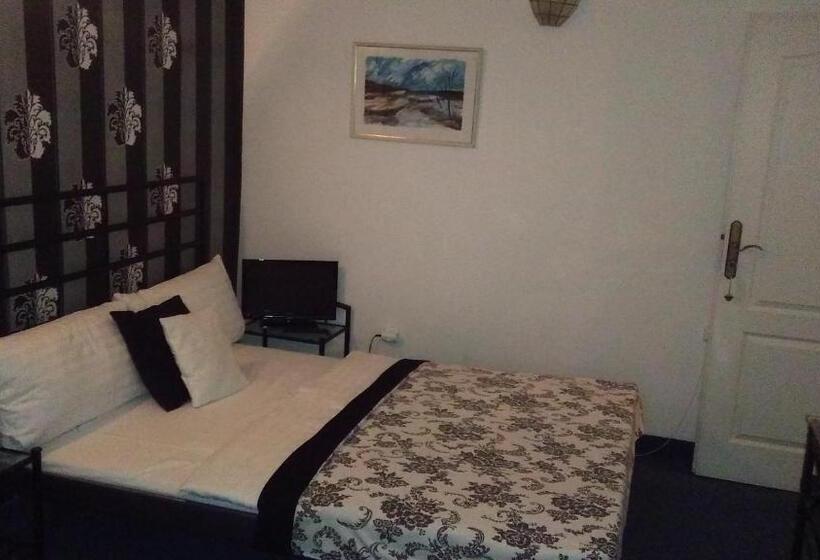 اتاق استاندارد چهار تخته, White House