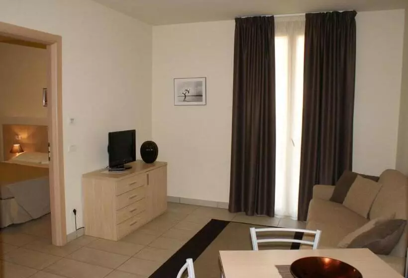 سوییت با چشمانداز دریا, Residence Belmare