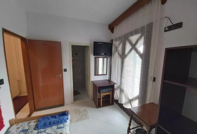 اتاق استاندارد یک تخته با بالکن, Valcsics Villa Panzió