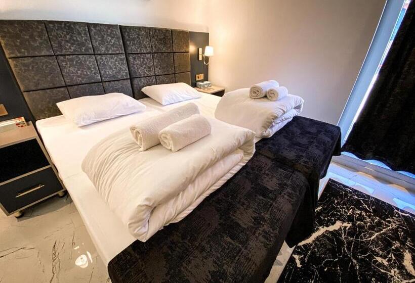 חדר סטנדרט לשלושה עם חדר אמבטיה משוף, Nring Villa Am Nürburgring