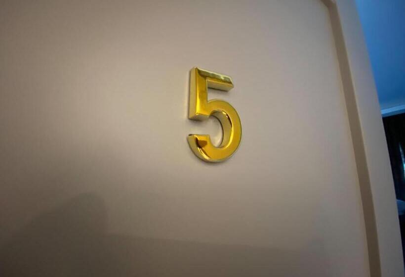 חדר סטנדרט לשלושה עם חדר אמבטיה משוף, Nring Villa Am Nürburgring