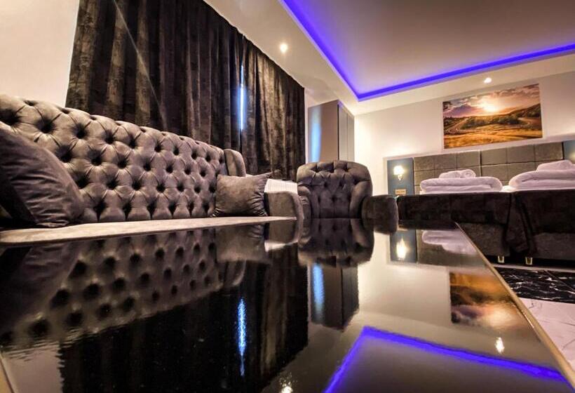 חדר סטנדרטי לארבעה עם חדר אמבטיה משותף, Nring Villa Am Nürburgring