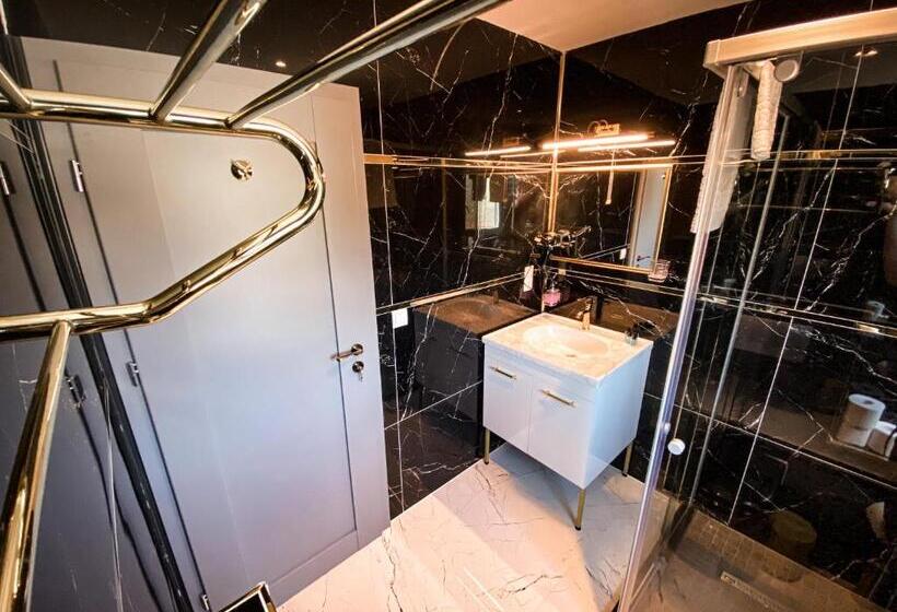 חדר סטנדרטי לארבעה עם חדר אמבטיה משותף, Nring Villa Am Nürburgring