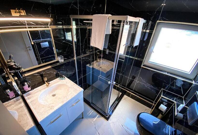 חדר סטנדרטי לארבעה עם חדר אמבטיה משותף, Nring Villa Am Nürburgring