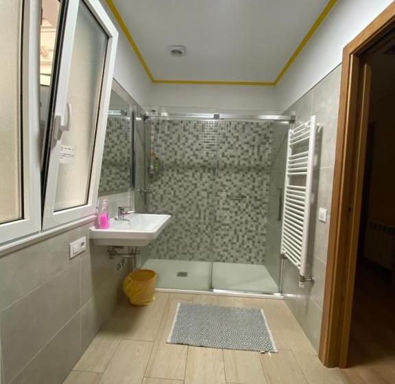 스탠다드 4인용 룸 공용 욕실, Pensión Santa Clara