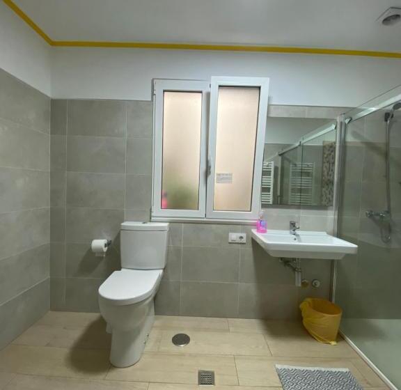 스탠다드 4인용 룸 공용 욕실, Pensión Santa Clara