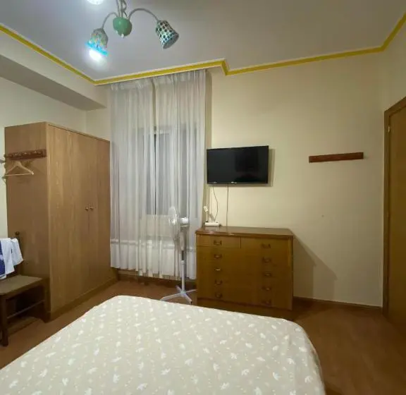 اتاق اکونومی, Pensión Santa Clara