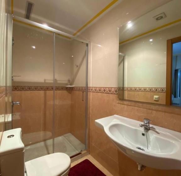 이코노미 룸, Pensión Santa Clara