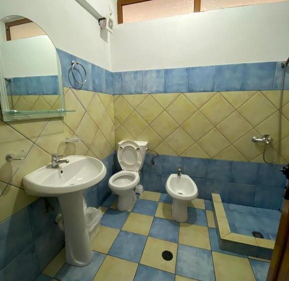 דירת חדר, Vila Tani