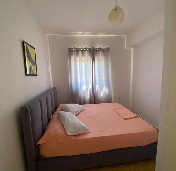 דירת חדר, Vila Tani