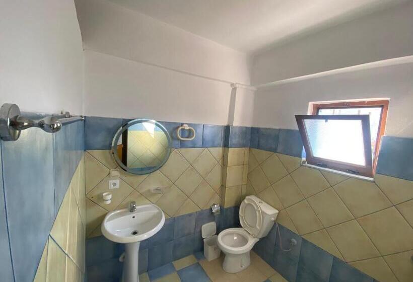 סטודיו משפחתי, Vila Tani