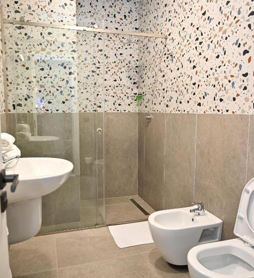 غرفة عائلية, Vino