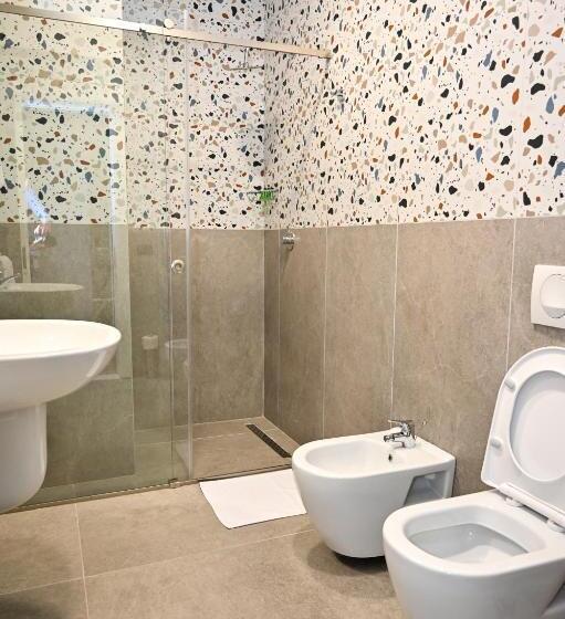 غرفة عائلية, Vino