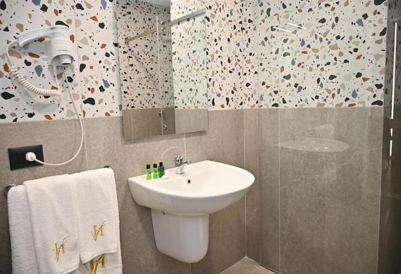 غرفة عائلية, Vino