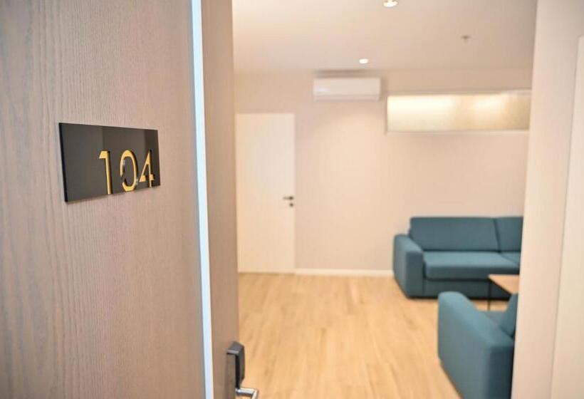 غرفة عائلية, Vino