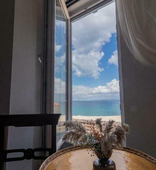 اتاق استاندارد چهار تخته با چشمانداز دریا, Bozcaada E2 Deniz Otel