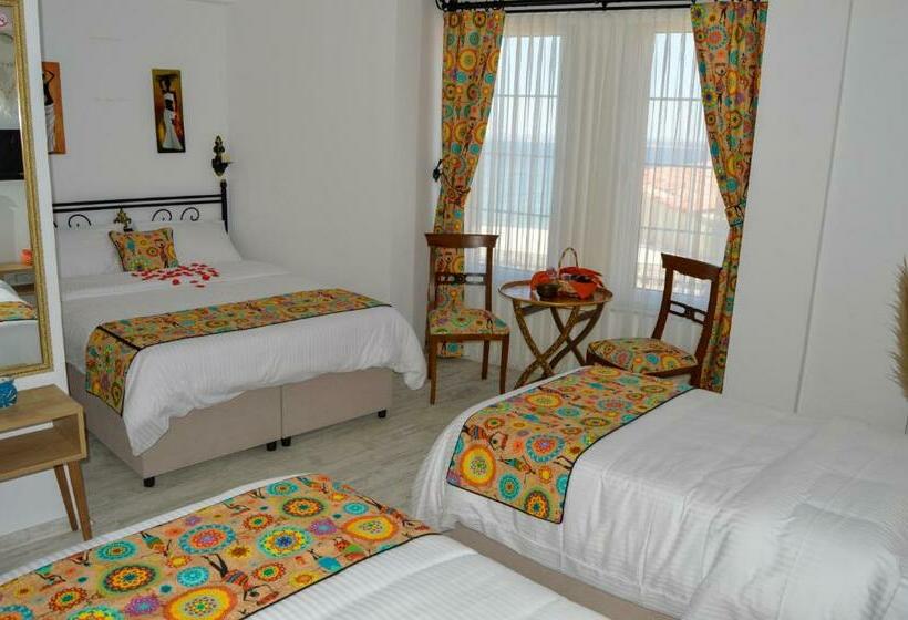 اتاق استاندارد چهار تخته با چشمانداز دریا, Bozcaada E2 Deniz Otel