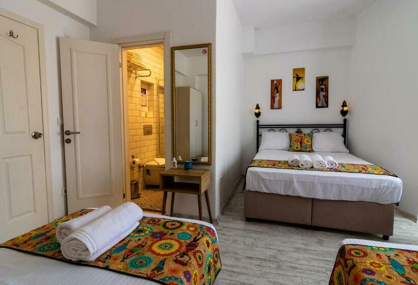 اتاق استاندارد چهار تخته با چشمانداز دریا, Bozcaada E2 Deniz Otel