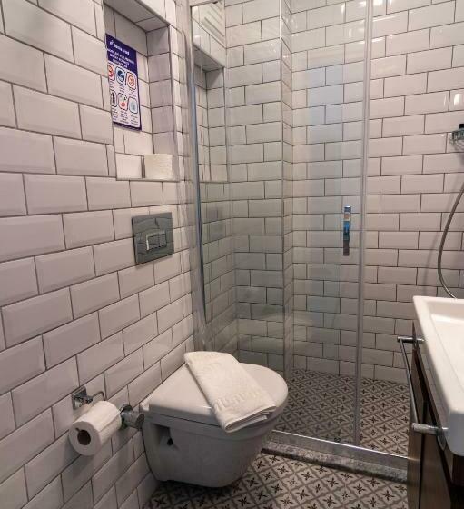 اتاق استاندارد چهار تخته با چشمانداز دریا, Bozcaada E2 Deniz Otel