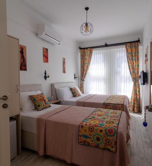 اتاق استاندارد سه تخته با چشمانداز باغ, Bozcaada E2 Deniz Otel