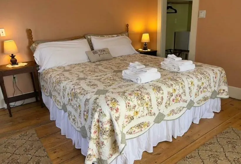 キングサイズベッドのスタンダードルーム, The Cornish Inn