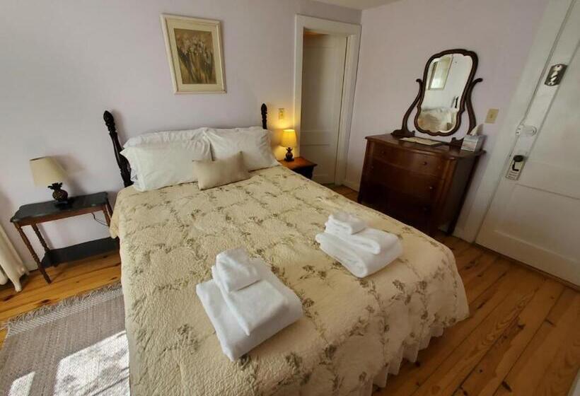 غرفة قياسية, The Cornish Inn