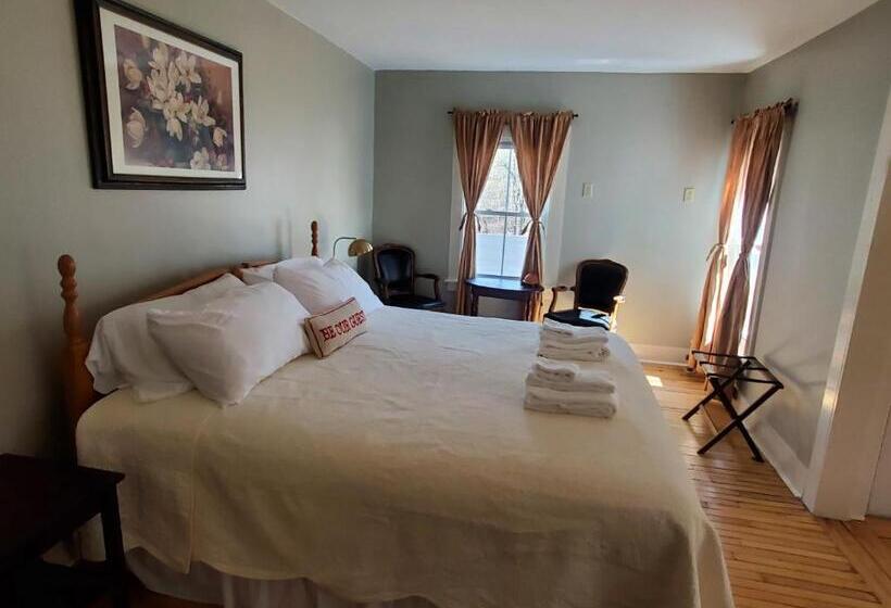 جناح عائلي, The Cornish Inn