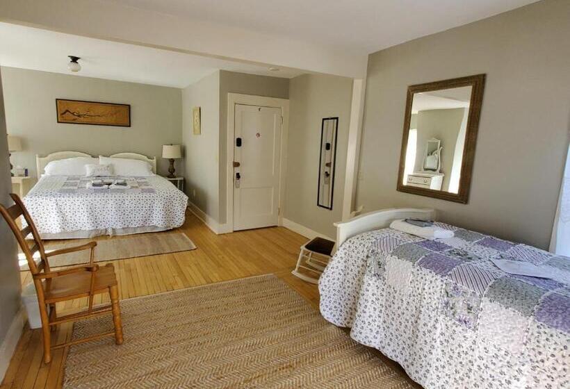 جناح عائلي, The Cornish Inn