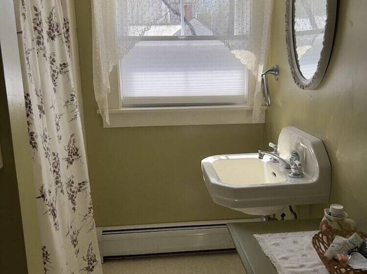 غرفة قياسية, The Cornish Inn