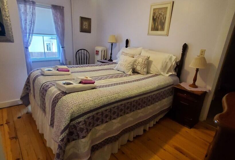 غرفة قياسية, The Cornish Inn