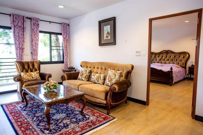 발코니가 있는 스위트, Channgarm Mountain View Resort จันทน์งาม เมาท์เท่นวิว รีสอร์ท