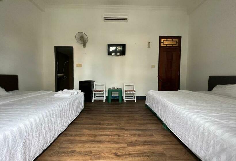 اتاق خانوادگی, Bob