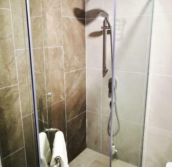 Escritório Estándar, The Avenue M